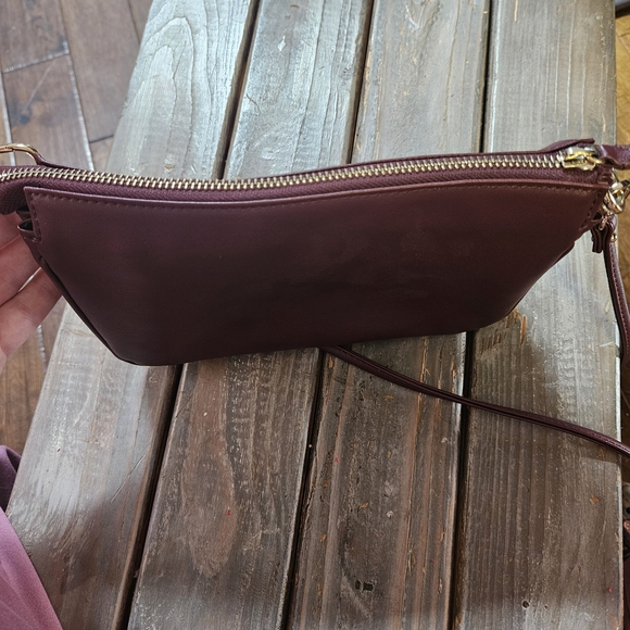 Maison Gaja Elegant Burgundy Crossbody Bag - Picture 11 of 11